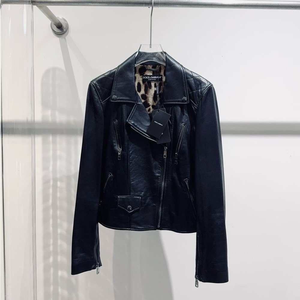 ❌sold❌🚩steal authentic Dolce & Gabbana Black Leather Jacket with Leopard Lining